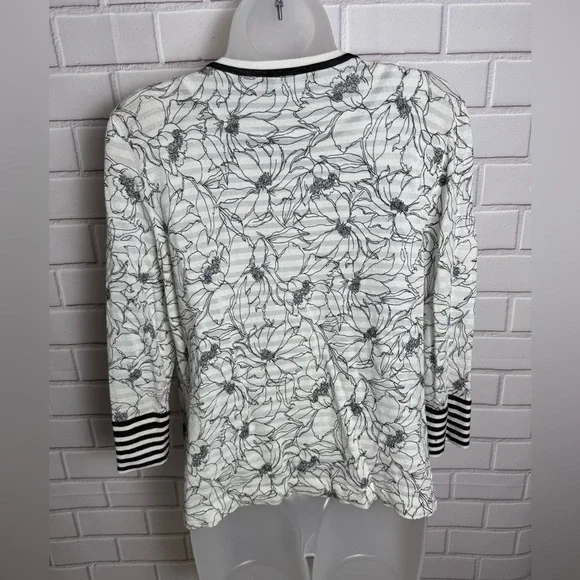 Dana Buchman Black and White 2pcs set floral tank top and Striped Cardigan/MP - Picture 11 of 13